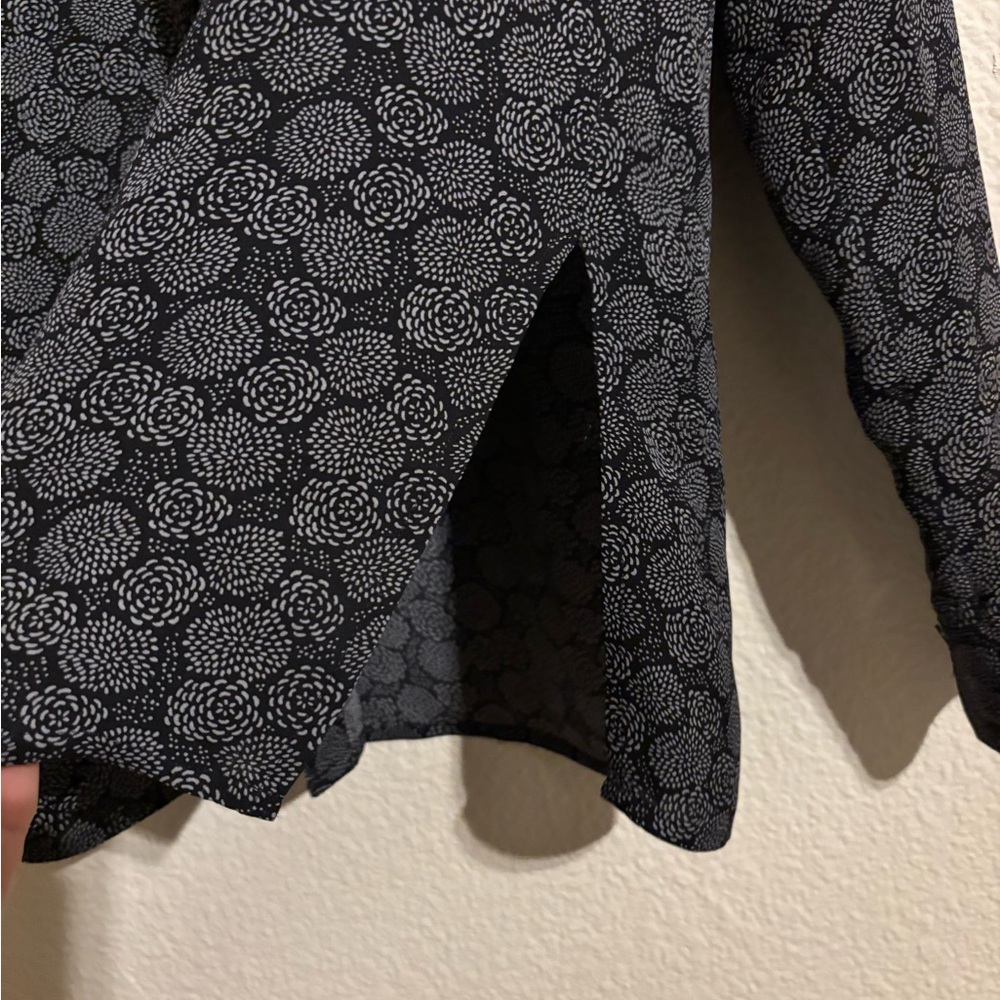 Vince Covered Placket Print Silk Shirt in Black Shark Gray Blouse - Picture 5 of 12